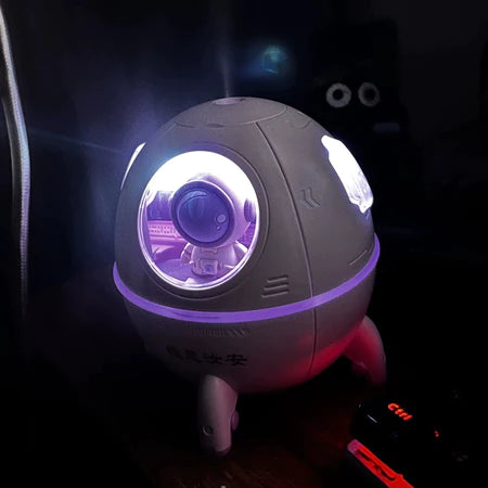 Umidificador de Ar Astronauta 220ml Luz LED Colorida Pulverizador De Névoa USB